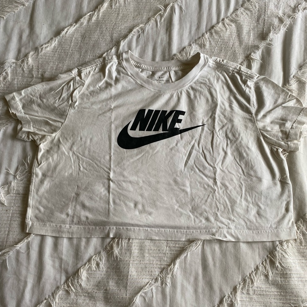 Nike box fit crop tee